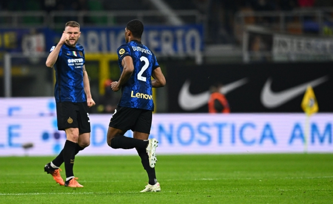 西甲最新积分战报 巴萨多皇马7分夺半程冠军 黄潜超马竞升至第3