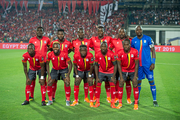 曾凡博外线冲抢篮板 篮下再起抛投得分